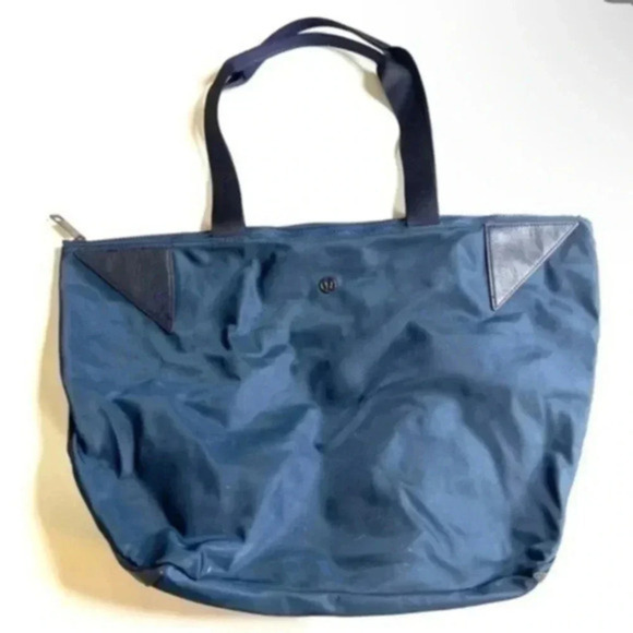 LULULEMON Acute Tote in Mineral Blue/Midnight Navy EUC - Picture 1 of 5